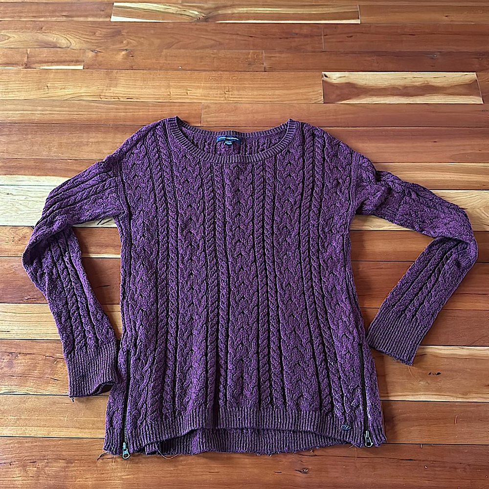 American Eagle Women’s Sweater